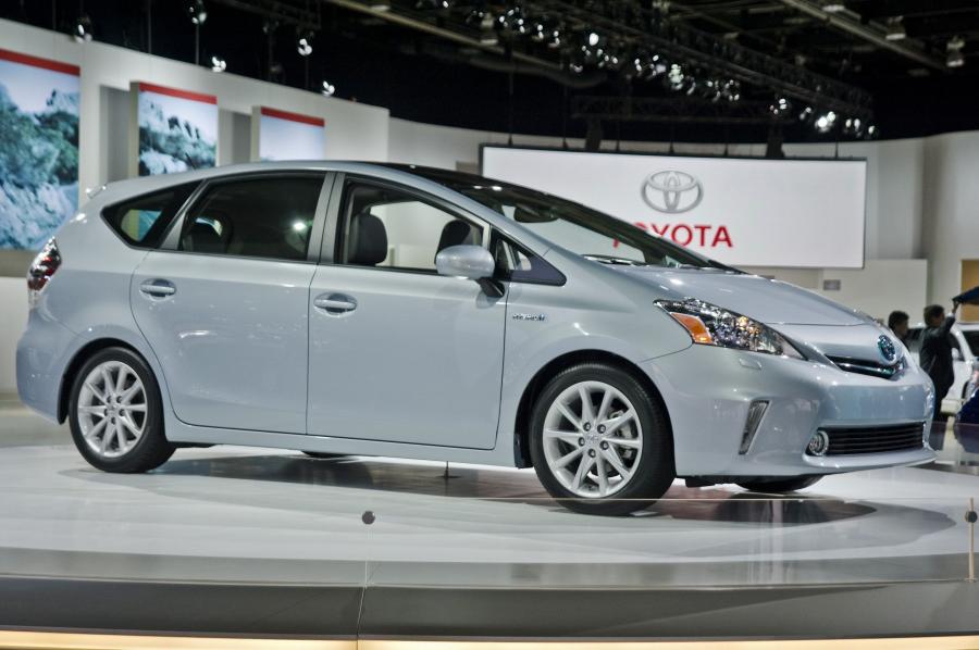  Toyota Prius V 2011 года  (фото 93 из 208)